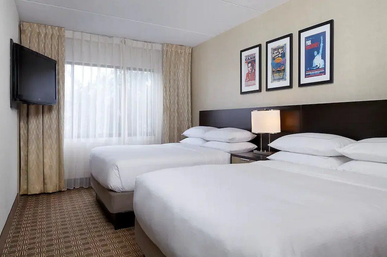 Doubletree Suites By Hilton Nashville Airport Hotel