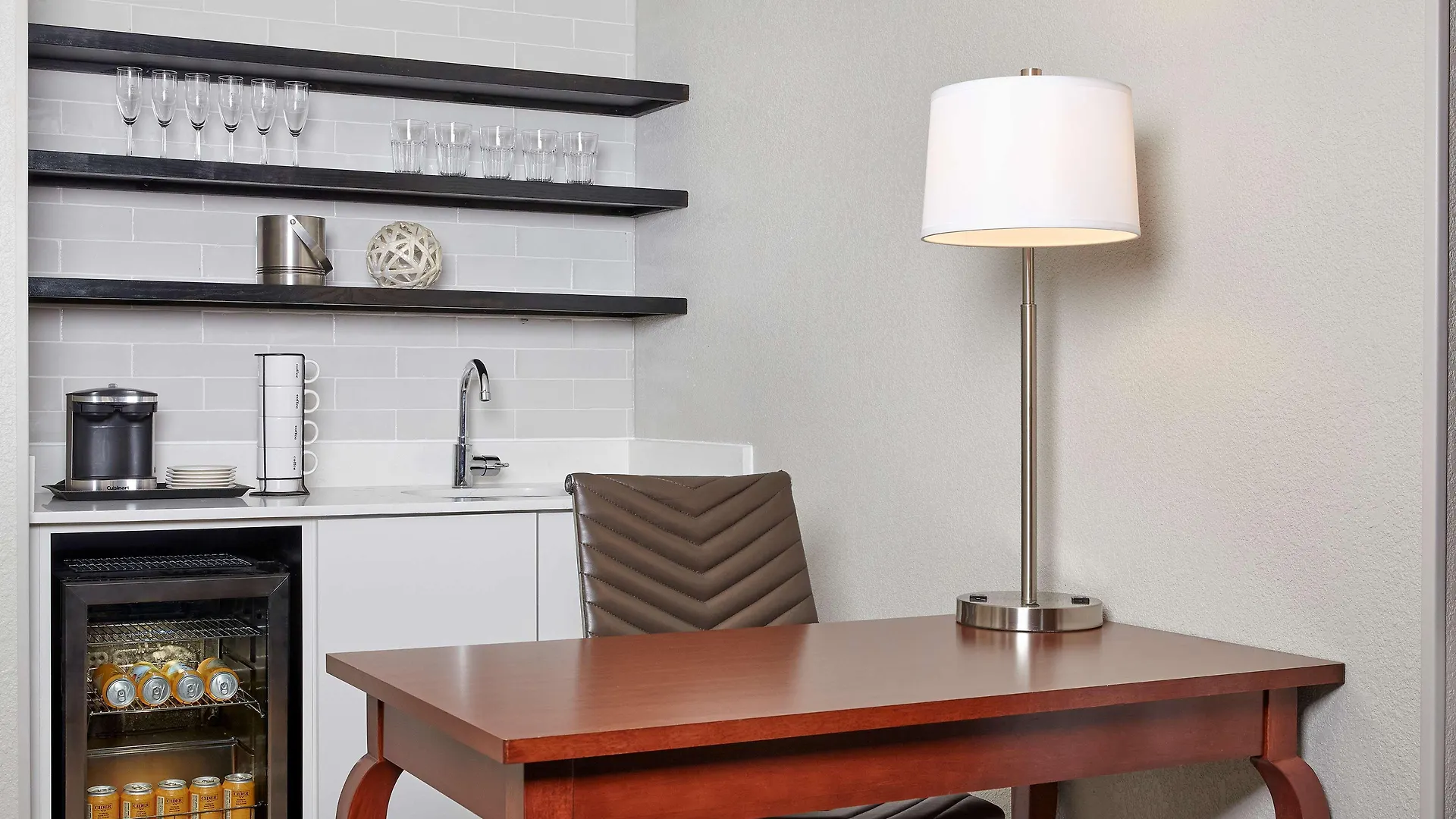 Doubletree Suites By Hilton Nashville Airport Hotel