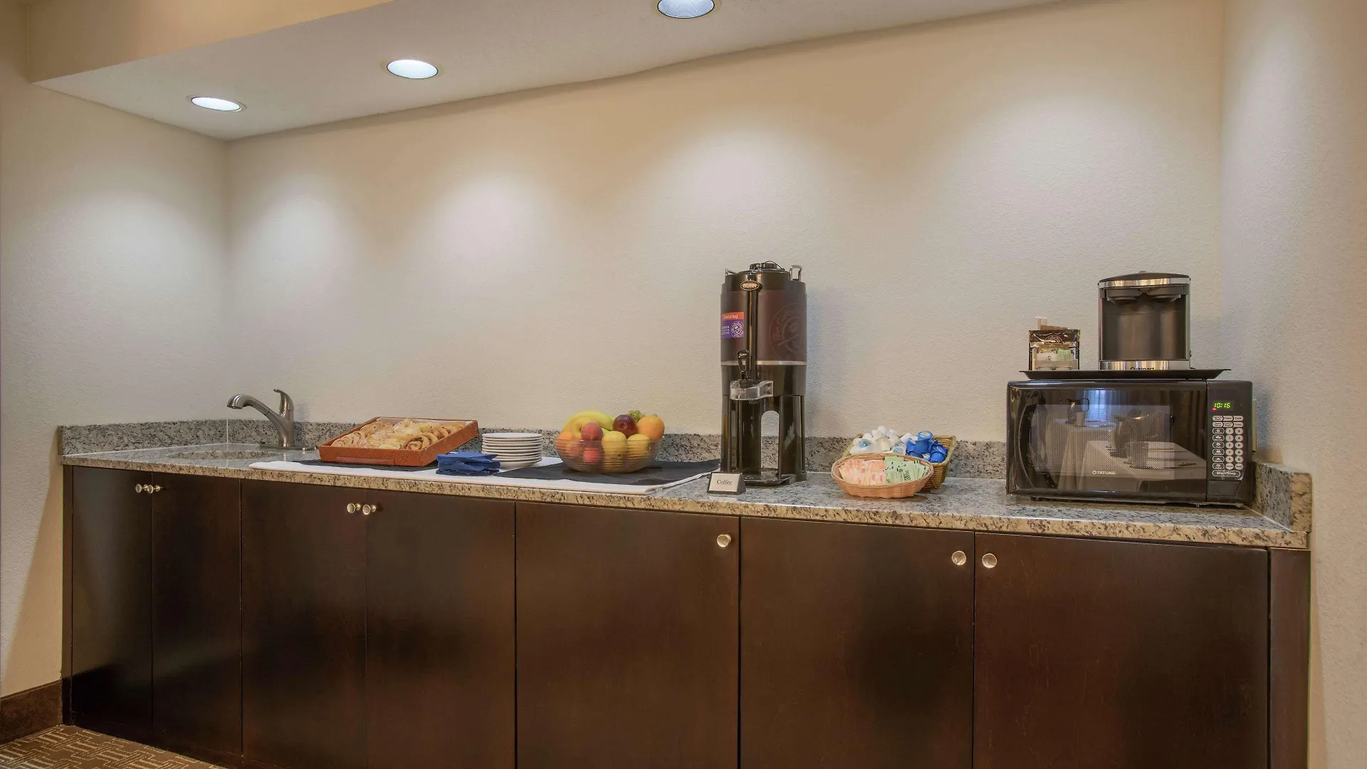 Doubletree Suites By Hilton Nashville Airport 3*,  United States