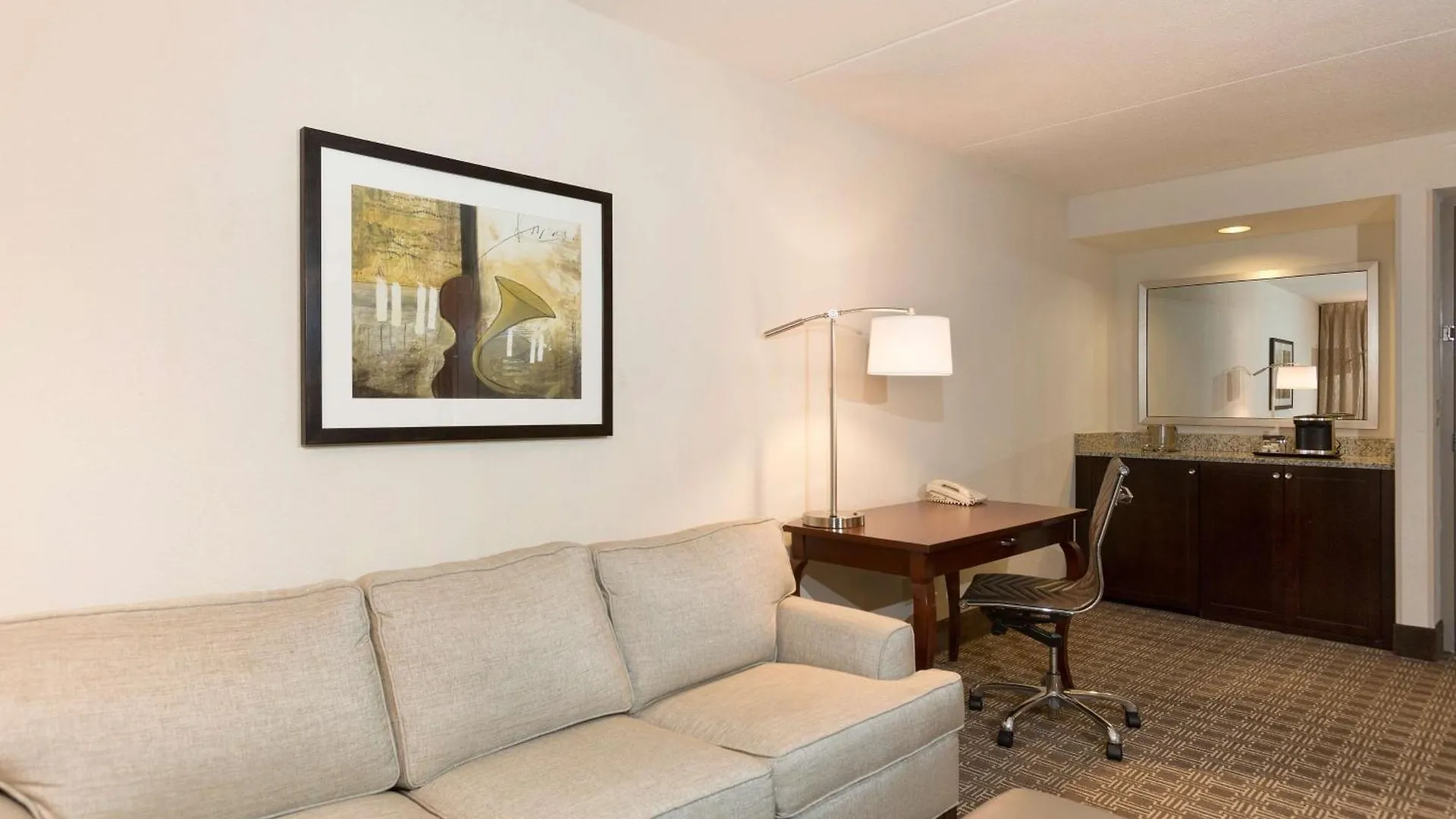 Doubletree Suites By Hilton Nashville Airport Hotel