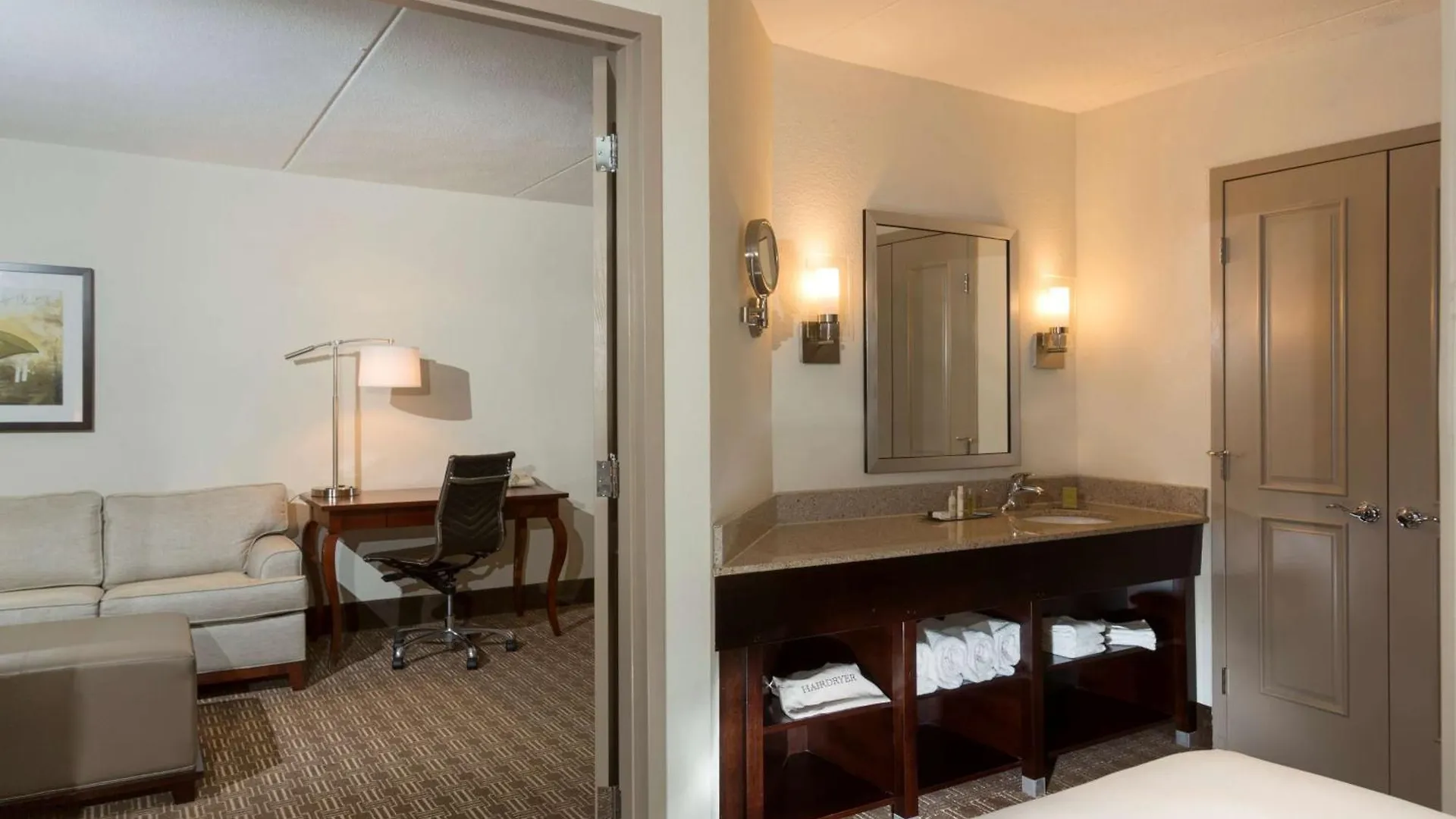 *** Hotel Doubletree Suites By Hilton Nashville Airport United States