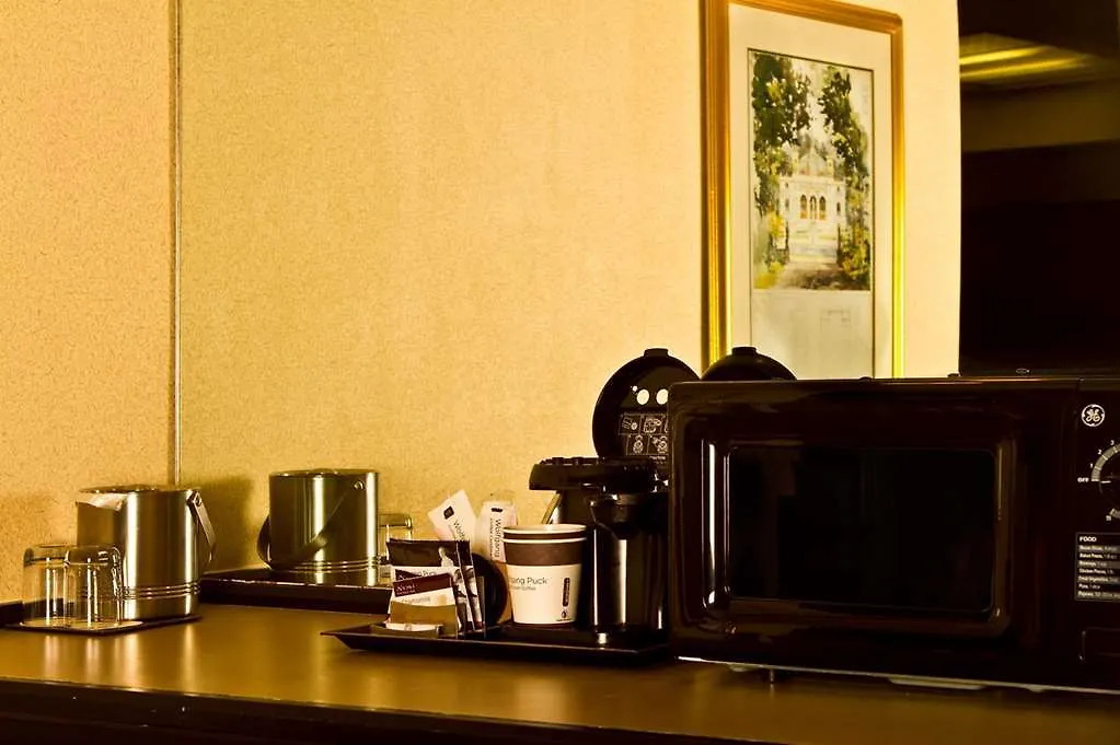 Doubletree Suites By Hilton Nashville Airport 3*,