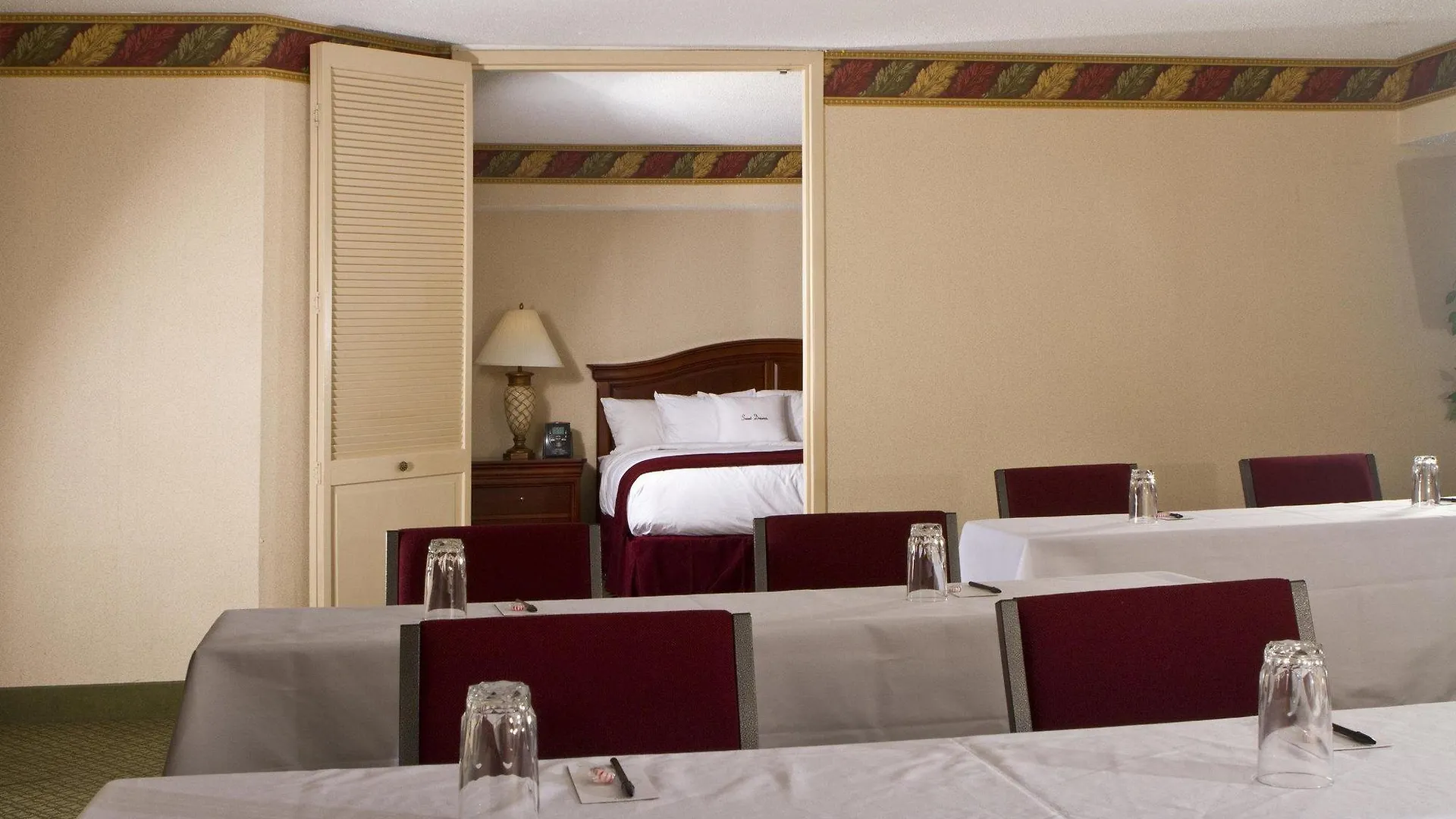 Doubletree Suites By Hilton Nashville Airport Hotel