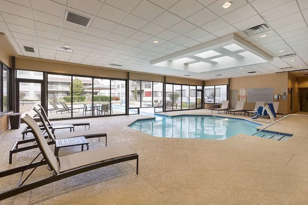 Doubletree Suites By Hilton Nashville Airport 3*,